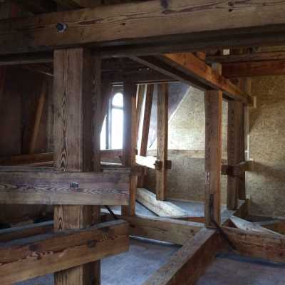 Oprava věžovité konstrukce střechy - Více než stoletý krov po opravách a ošetření
